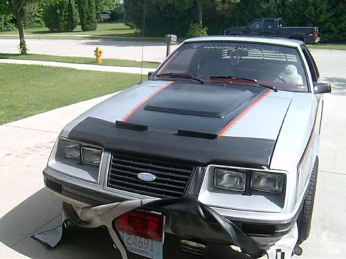 1983 ford mustang gt hatchback 2-door 5.0l