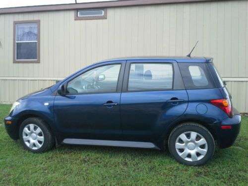 Toyota 2005 scion xa base hatchback 5-door 1.5l (fantastic gas mileage!!)