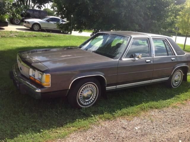 Ford crown victoria 4 door