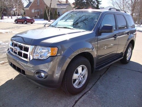 2012 ford escape xlt fwd 2.5l -- low low miles!!  low reserve!!