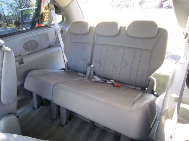 Dodge grand caravan sxt mini passenger van 4-door