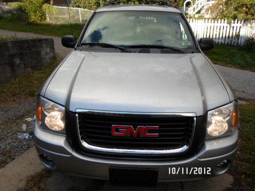 2004 gmc envoy xl 3rd road seat in beautif clean running condition