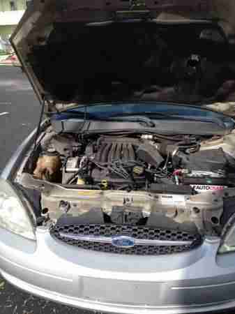 2001 Ford Taurus SE 4-Valve Sedan 4-Door 3.0L, Great Condition for Cheap Price!, image 6