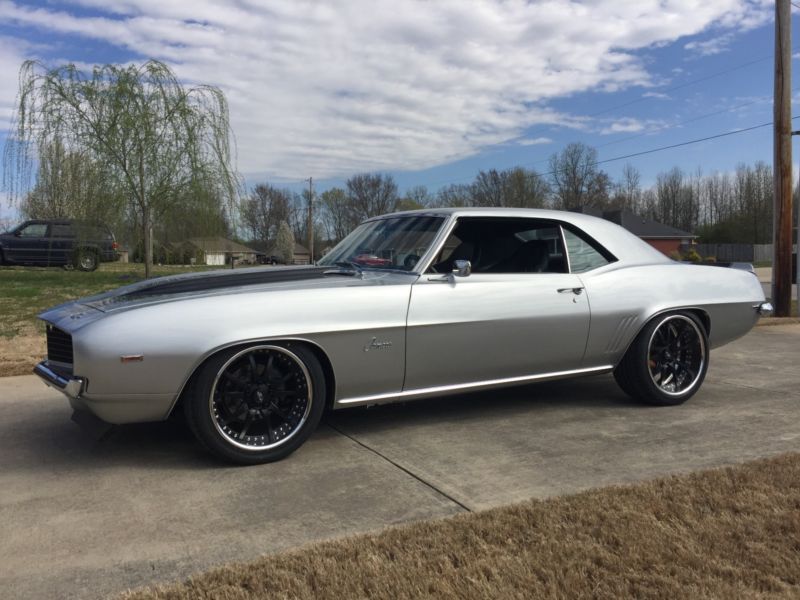 1969 chevrolet camaro resto-mod