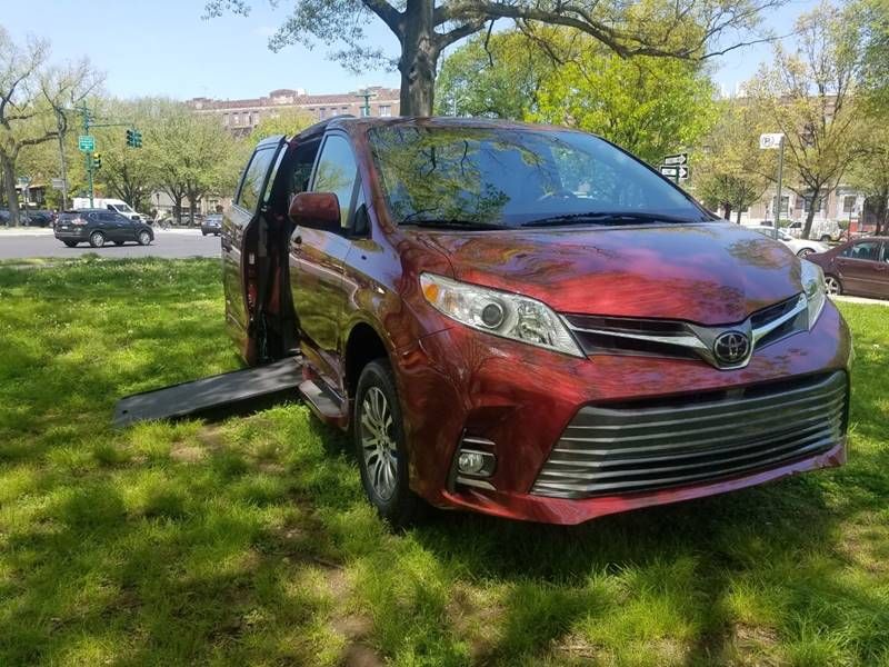 &#9855;&#9855; 2018 toyota sienna xle mobility handicap wheelchair in-floor ramp 22k miles $39900