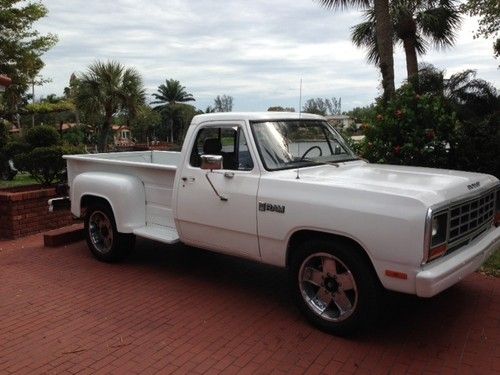 1982 dodge ram d250  hd heavy duty sweptline stepside pickup truck