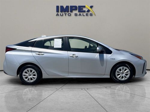 2022 toyota prius l