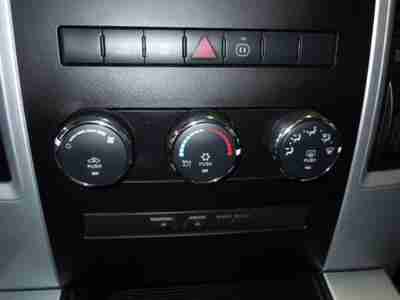 4X4 Crew Cab 5.7L Bucket Seats 4-Wheel Disc Brakes ABS Certified Wheel Tow Hitch, image 13