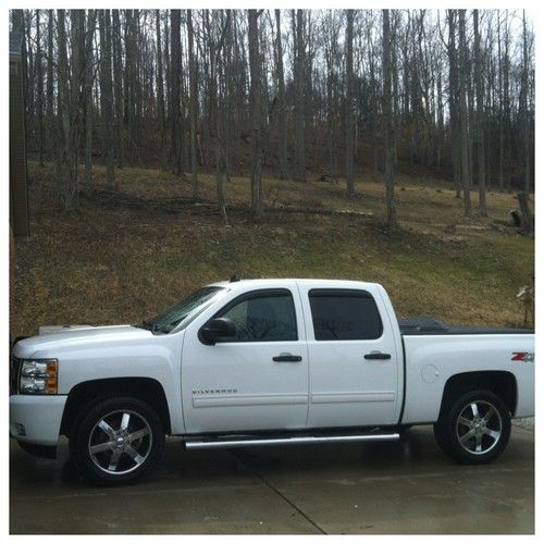 2011 chevrolet silverado 1500 lt crew cab pickup 4-door 5.3l one owner!!