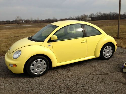 Yellow 1999 new beetle 1 owner stick shift 92,650 miles interior black gls