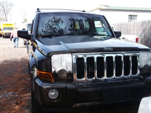 2006 jeep commander limited--water damage-great project or for parts