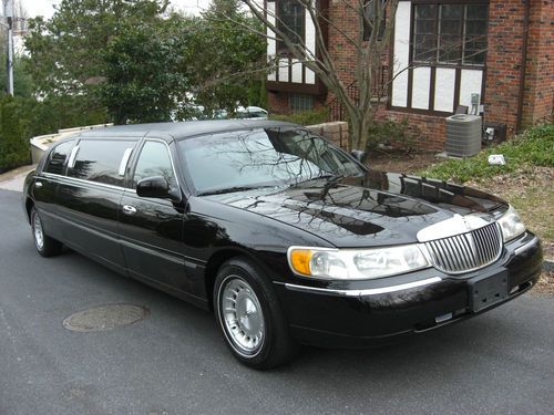 1999 lincoln town car executive limousine 4-door 4.6l