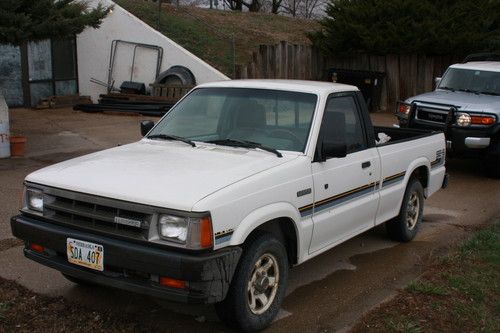 1988 mazda b2200 se-5 standard cab pickup 2-door 2.2l