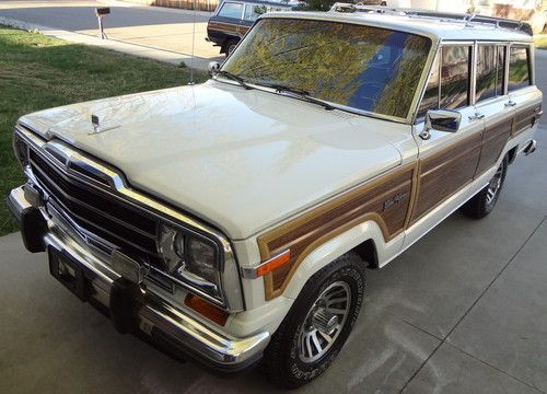 1 owner, low miles, all original 1989 jeep grand wagoneer, 4x4, carfax certified