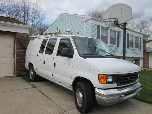 2003 ford e-250 cargo van 5.4l, shelves, ladder rack , back up reminder, look!!!