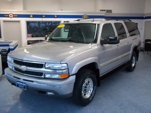 2005 chevrolet suburban 2500 lt sport utility 4-door 6.0l 1 owner 4x4