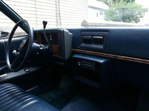 1980 Chevrolet Monte Carlo Landau Coupe 2-Door 3.8L, image 7