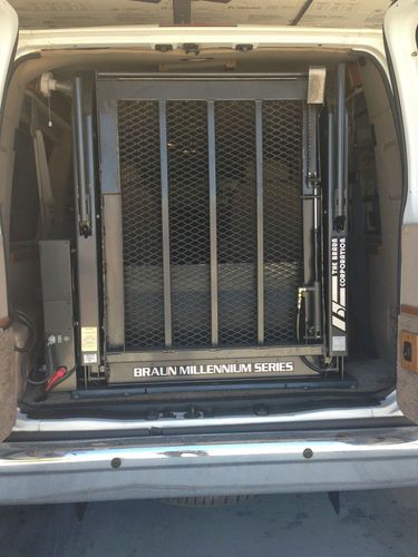 2005 Ford E 150 Handicapped/Wheelchair Van, US $17,000.00, image 4