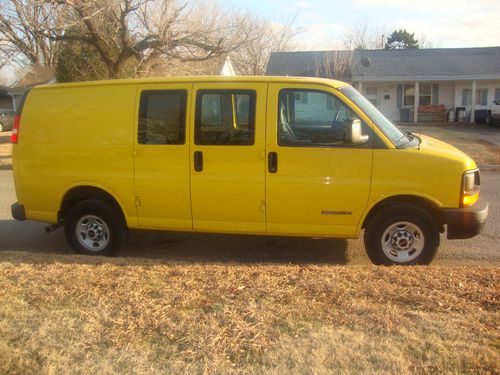 2006 gmc savana 2500 3 door cargo van 115000 in very good condition power locks