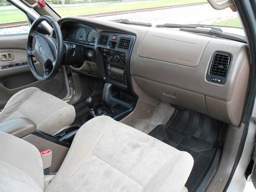 TOYOTA 4RUNNER SR5 4WD MOON-ROOF NO RESERVE, image 20