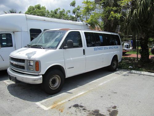 2001 chevrolet express g3500 12 passenger