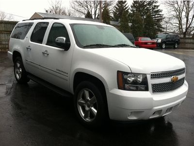 Ltz suburban, leather, moon, nav, dual dvd ent. tow, polished wheels, clean!