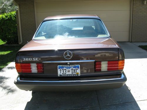 1985 Mercedes-Benz 380 SE Sedan, image 2