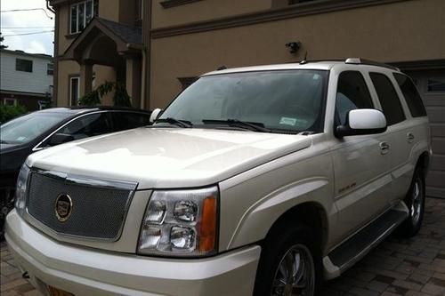 Awd 8 cylinder auto bose sound system fully loaded