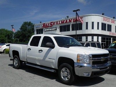 Duramax diesel 6.6l v8 white crew 24k miles one owner onstar chevy pick up truck