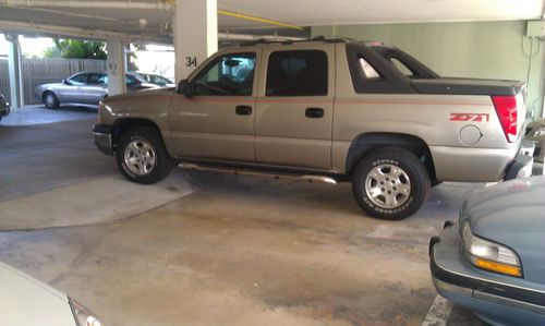 2003 chevrolet avalanche 1500 z71 crew cab pickup 4-door 5.3l; 32,000 miles