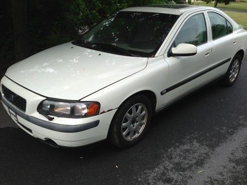 Leather, volvo serviced, heated seats, sunroof, good tires, runs drives