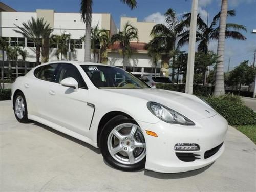 2011 porsche panamera showroom cond  low miles 1 owner