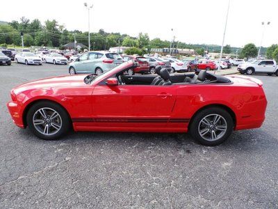 Convertible 3.7L CD Rear Wheel Drive Power Steering 4-Wheel Disc Brakes A/C ABS, image 5