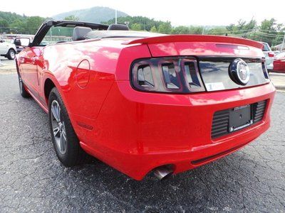 Convertible 3.7L CD Rear Wheel Drive Power Steering 4-Wheel Disc Brakes A/C ABS, image 6