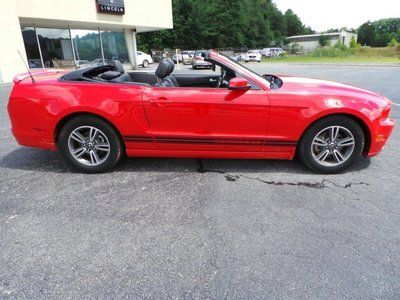 Convertible 3.7L CD Rear Wheel Drive Power Steering 4-Wheel Disc Brakes A/C ABS, image 9