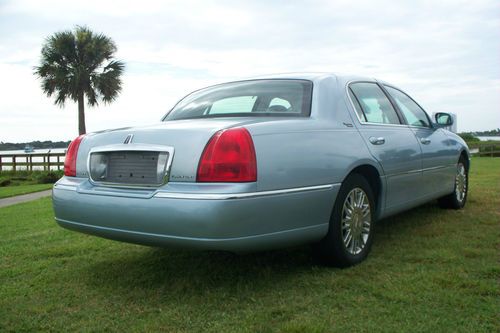 2006 Lincoln Town Car Signature Limited Sedan 4-Door 4.6L, image 5