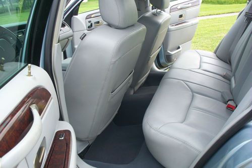 2006 Lincoln Town Car Signature Limited Sedan 4-Door 4.6L, image 7