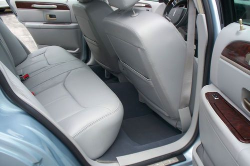 2006 Lincoln Town Car Signature Limited Sedan 4-Door 4.6L, image 10