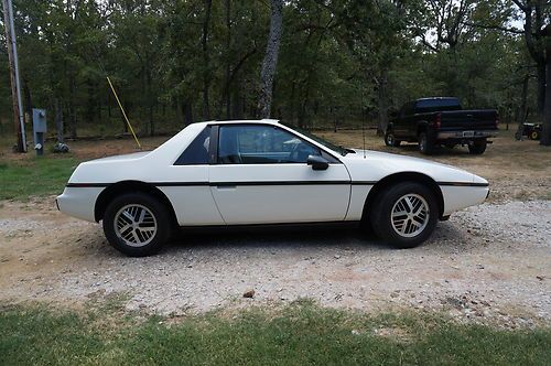 1984 pontiac fiero se coupe 2-door 2.5l