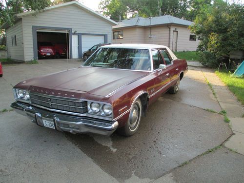 1975 plymouth gran fury custom sedan 4-door 5.9l