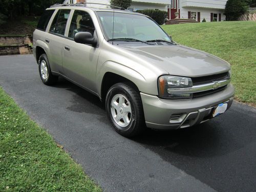 2002 chevy trailblazer, original owner, no accidents, excellent condition!!