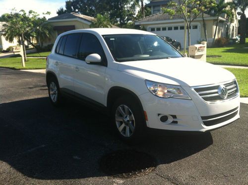 2009 white volkswagen tiguan, warranty, only 52k miles, immaculate condition!!!!