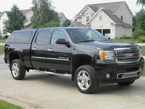 Gmc denali hd 2500, crew cab, excellent condition, black onyx w/ leather