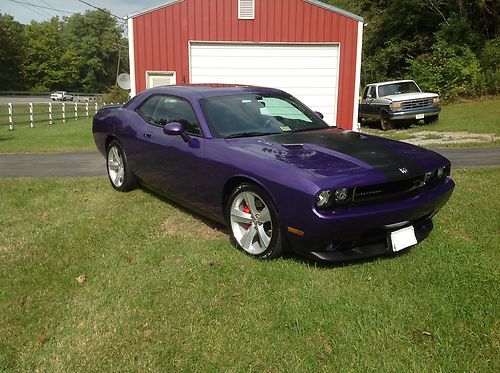 2010 dodge challenger srt8 coupe 2-door 6.1l