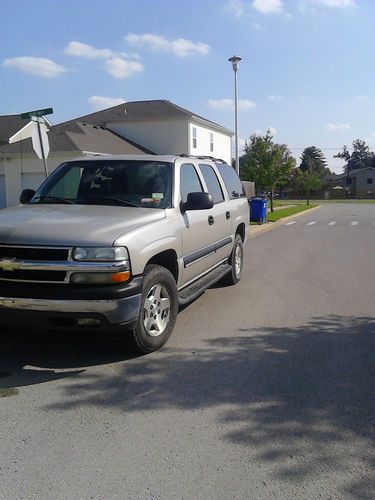 2004 chevrolet suburban gold