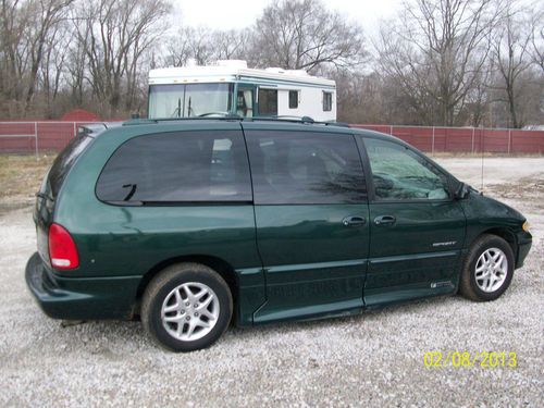 1999 dodge grand caravan wheelchair handicap van  very nice !!!!!!!!!!!!