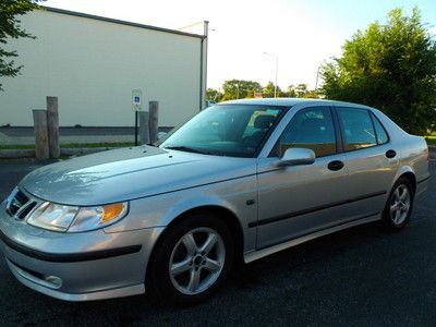 Saab arc 9-5, sun roof, leather, books, keys, clean, priced right at only $3990