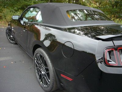 821a GT 500 14 super charged 5.8L svt black convertible recaro racing track pack, image 21