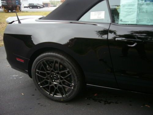 821a GT 500 14 super charged 5.8L svt black convertible recaro racing track pack, image 28