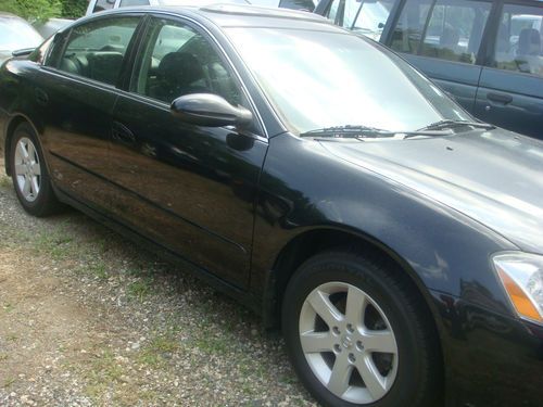 Nissan 2002 altima black 4 door s